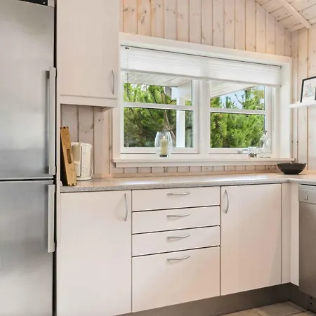 Large, Luxurious Summer House Close To The Water,